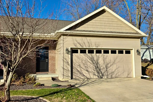 $275,000 | 801 Wartburg Drive, Bloomington, IL 61704