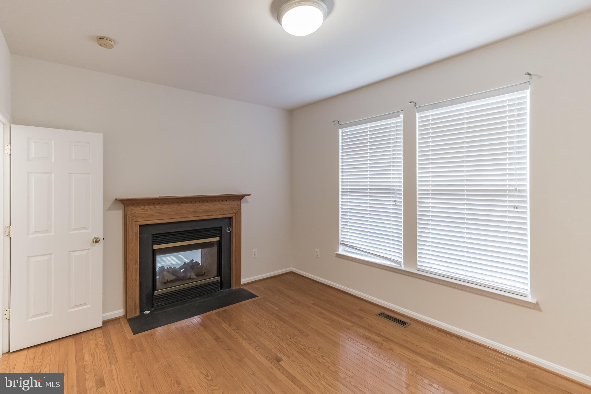 4172 Bell Ridge Court Chantilly, VA 20151 - Photo 18 of 35 Gallery Image 18