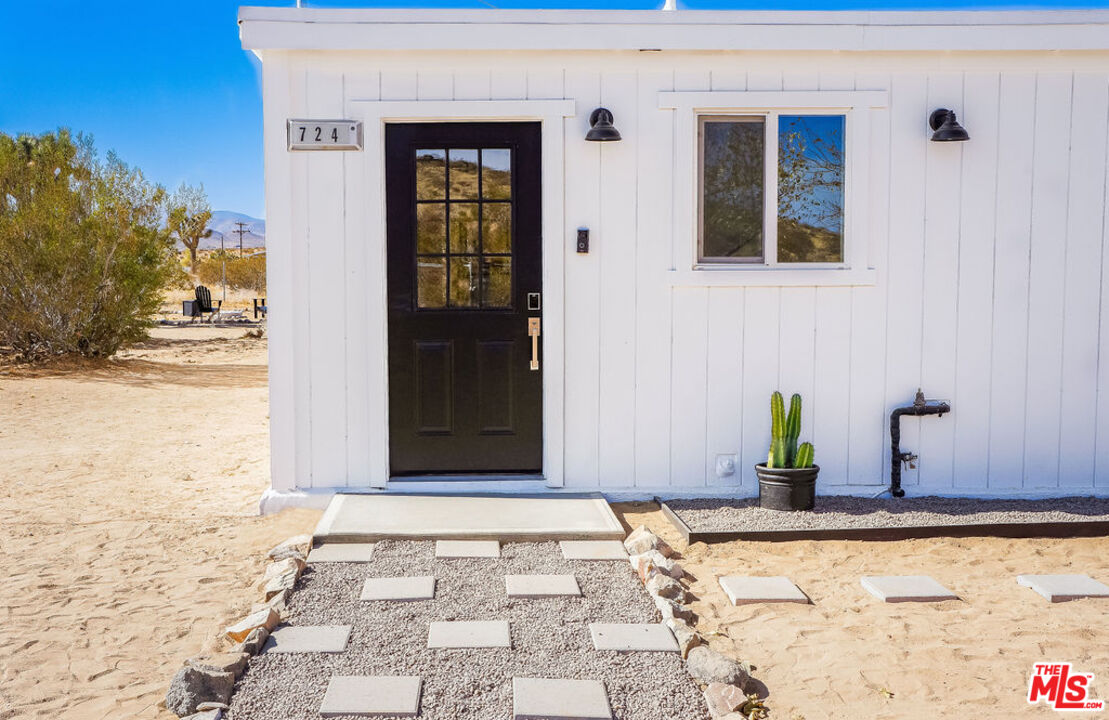 724 Becker Road Landers, CA 92285 - Photo 2 of 24 Gallery Image 2