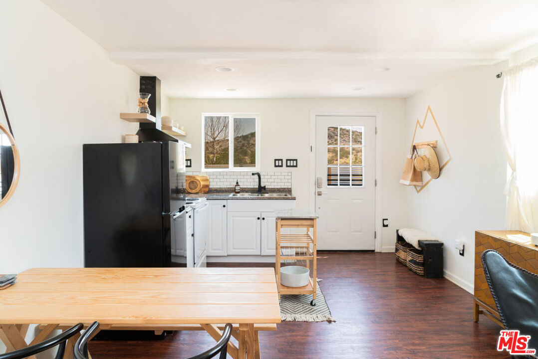 724 Becker Road Landers, CA 92285 - Photo 4 of 24 Gallery Image 4