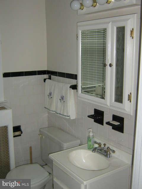 4306 Ridge Road Baltimore, MD 21236 - Photo 5 of 24 Bath