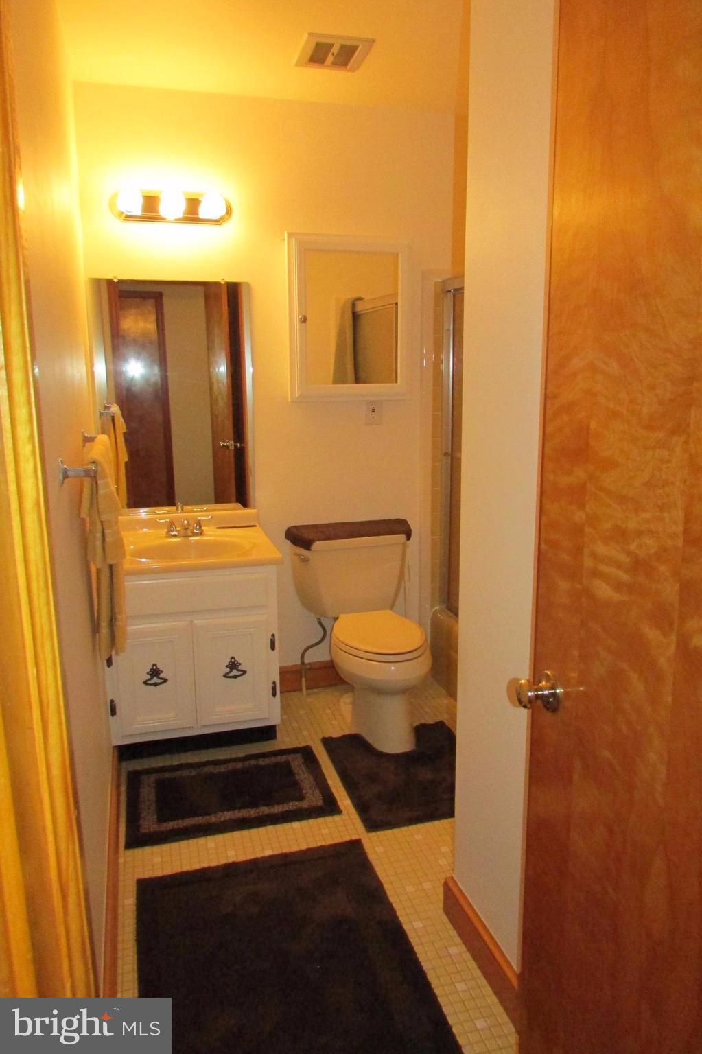 14800 Schaeffer Road Boyds, MD 20841 - Photo 12 of 27 Hall Bath