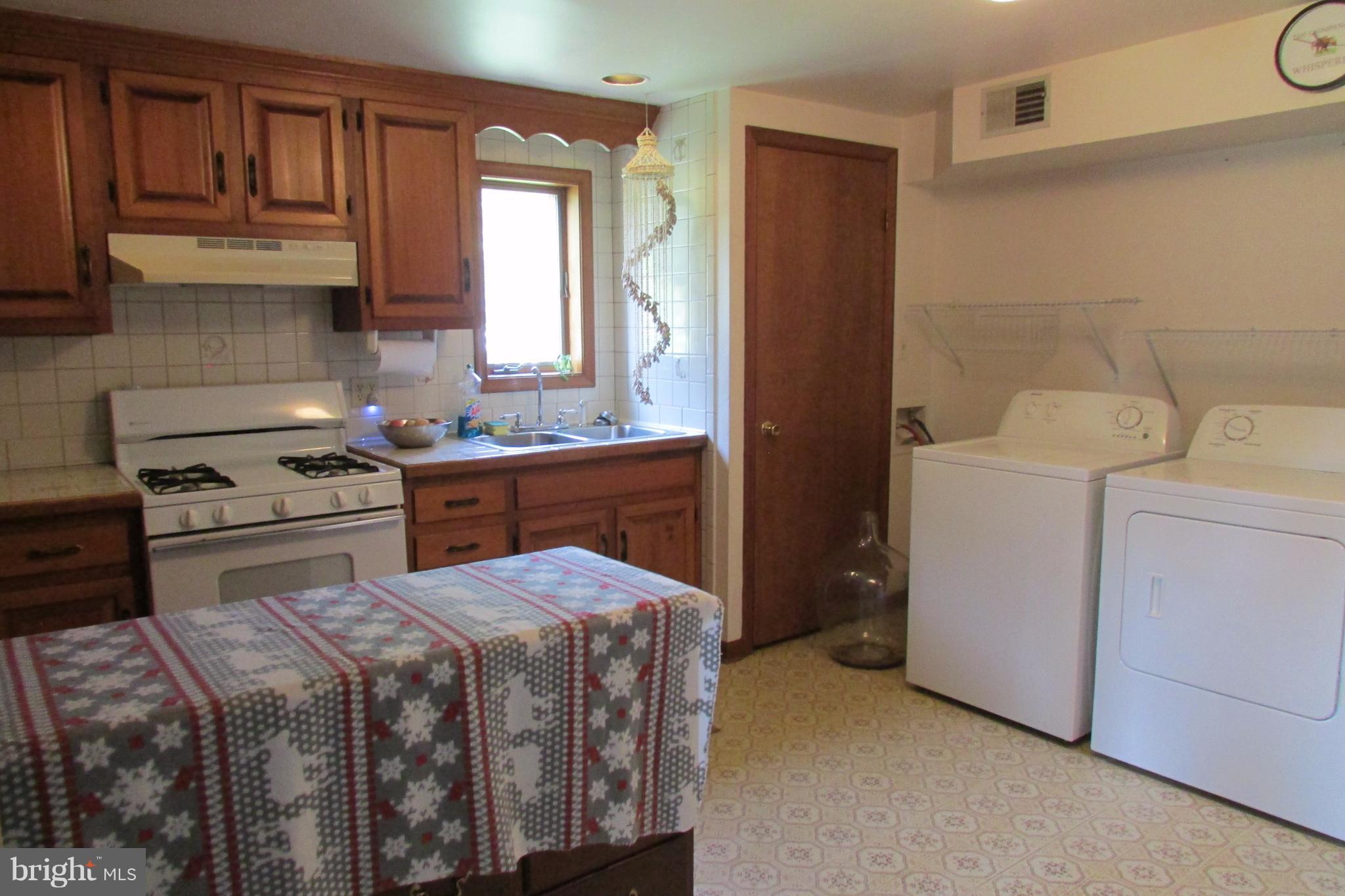 14800 Schaeffer Road Boyds, MD 20841 - Photo 7 of 27 Pool House Kitchen area