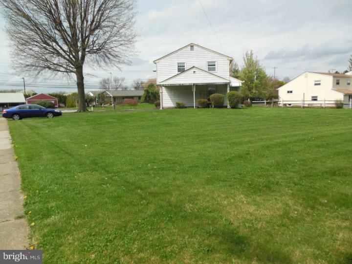 131 Meetinghouse Road Hatboro, PA 19040 - Photo 22 of 23 Side Yard