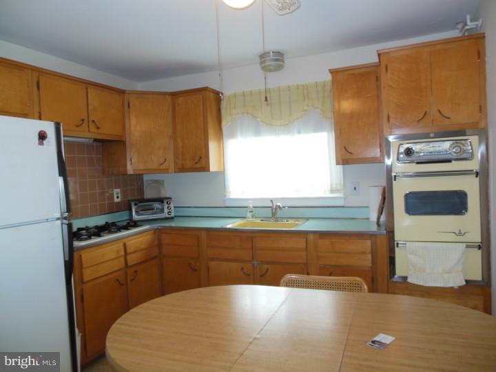131 Meetinghouse Road Hatboro, PA 19040 - Photo 9 of 23 Kitchen