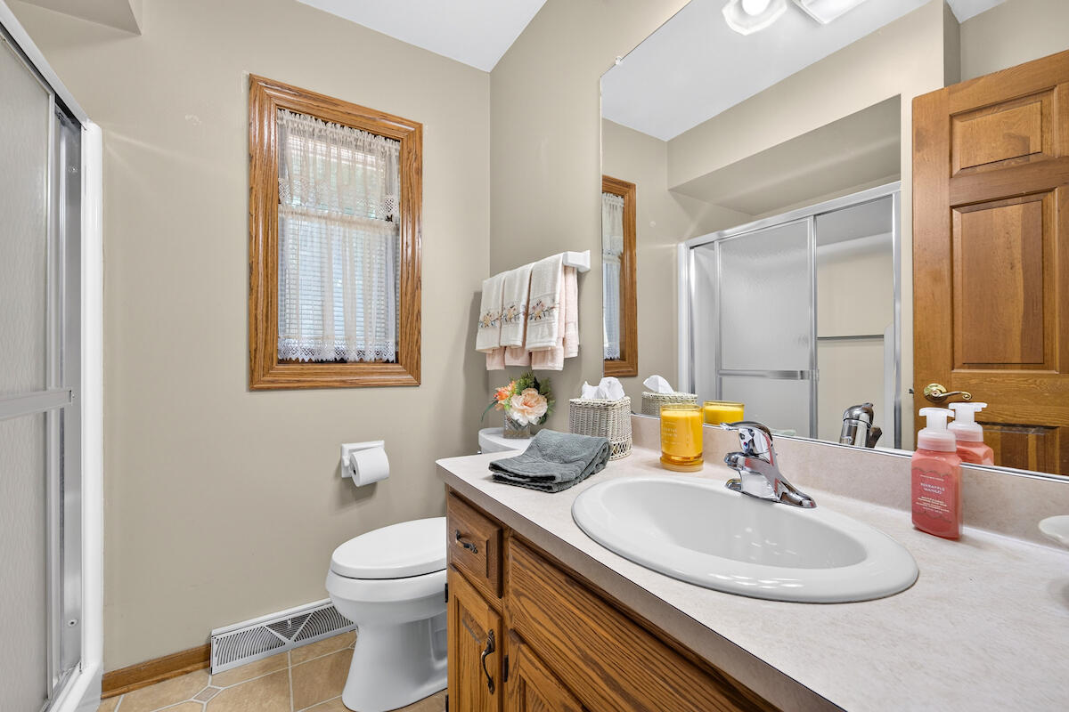 8419 110th Avenue Pleasant Prairie, WI 53158 - Photo 27 of 41 8419 Bath 3