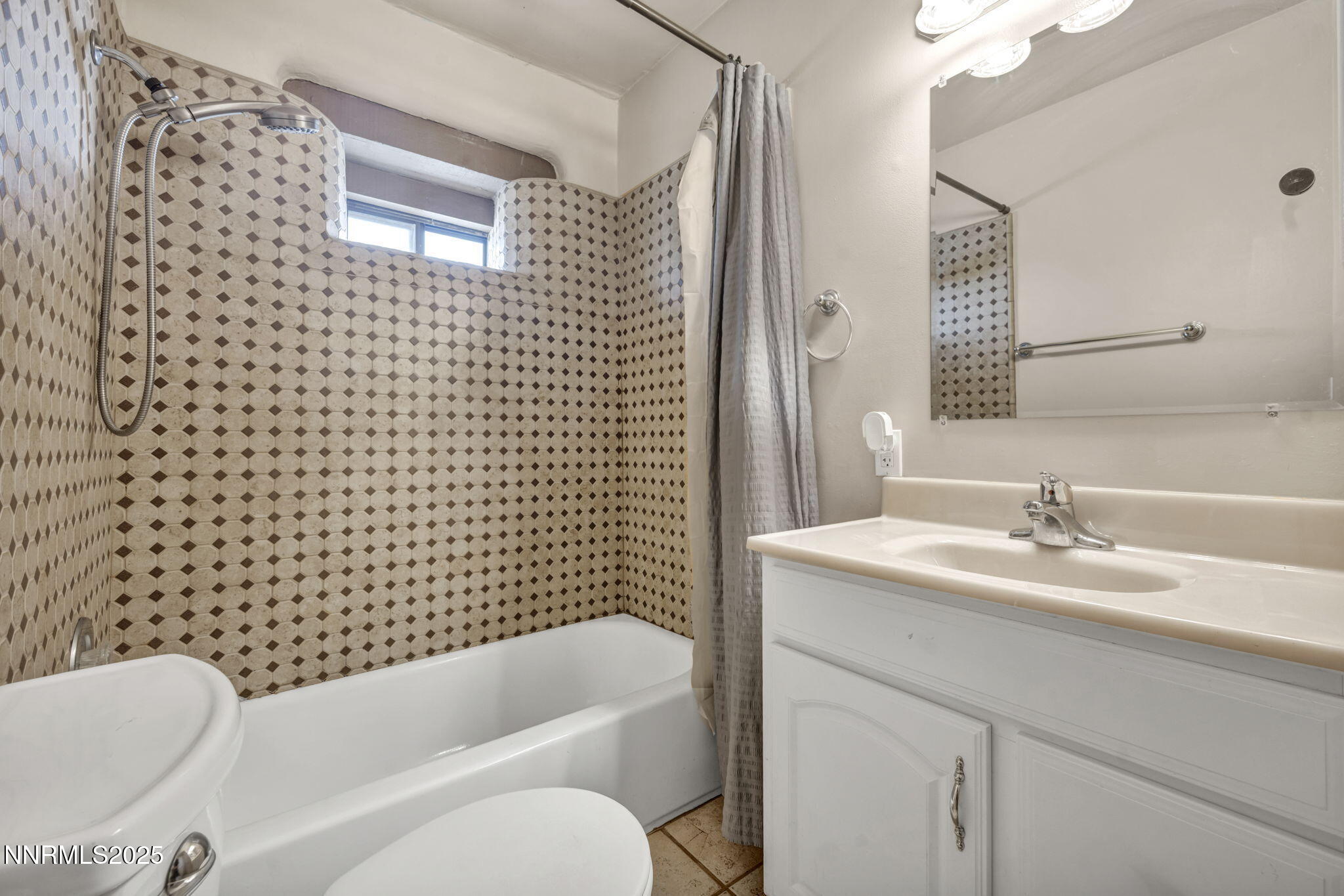 10810 Chesapeake Drive Reno, NV 89506 - Photo 26 of 34 a bathroom with a sink a toilet and a bathtub