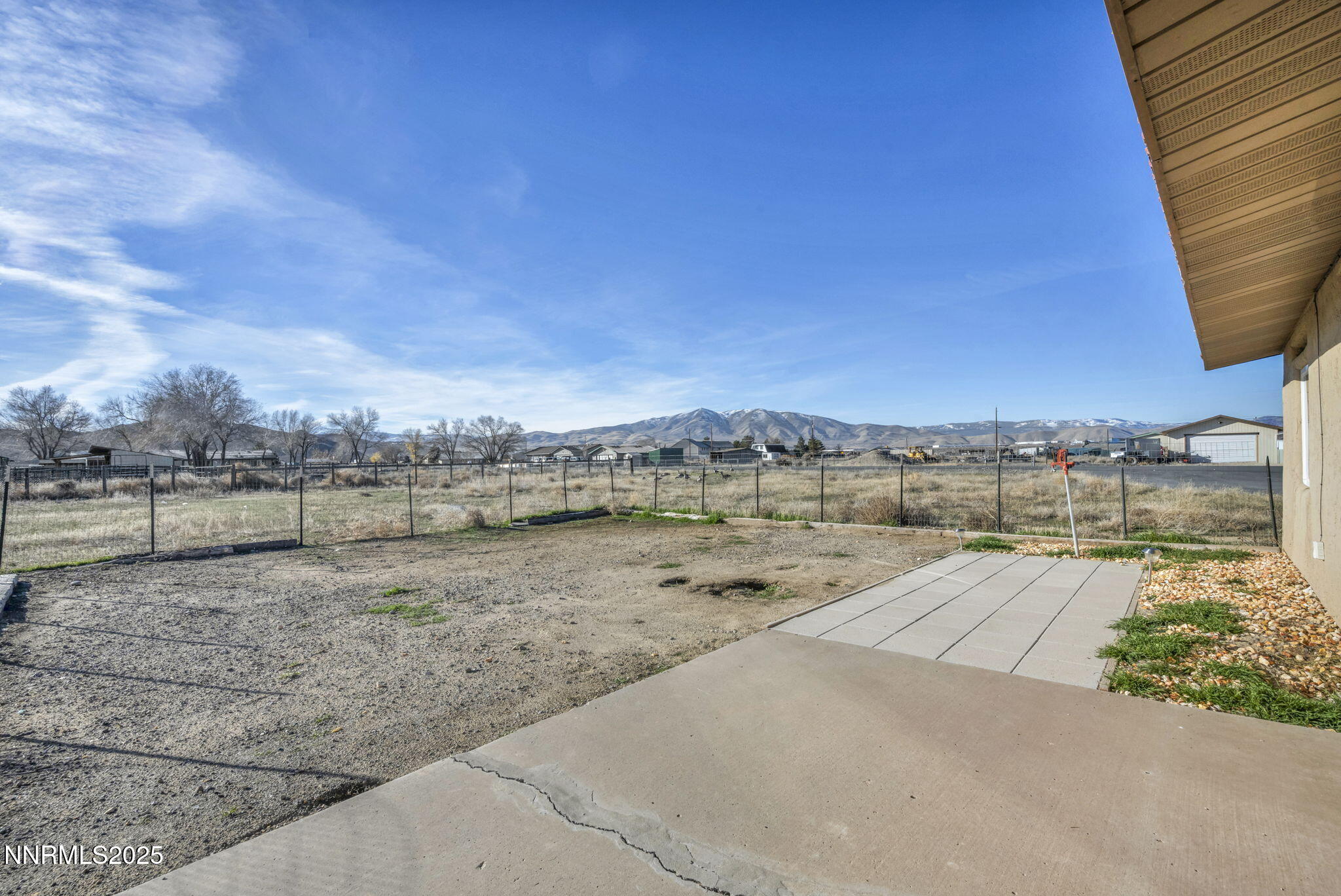 10810 Chesapeake Drive Reno, NV 89506 - Photo 29 of 34 a view of a dry yard with wooden fence