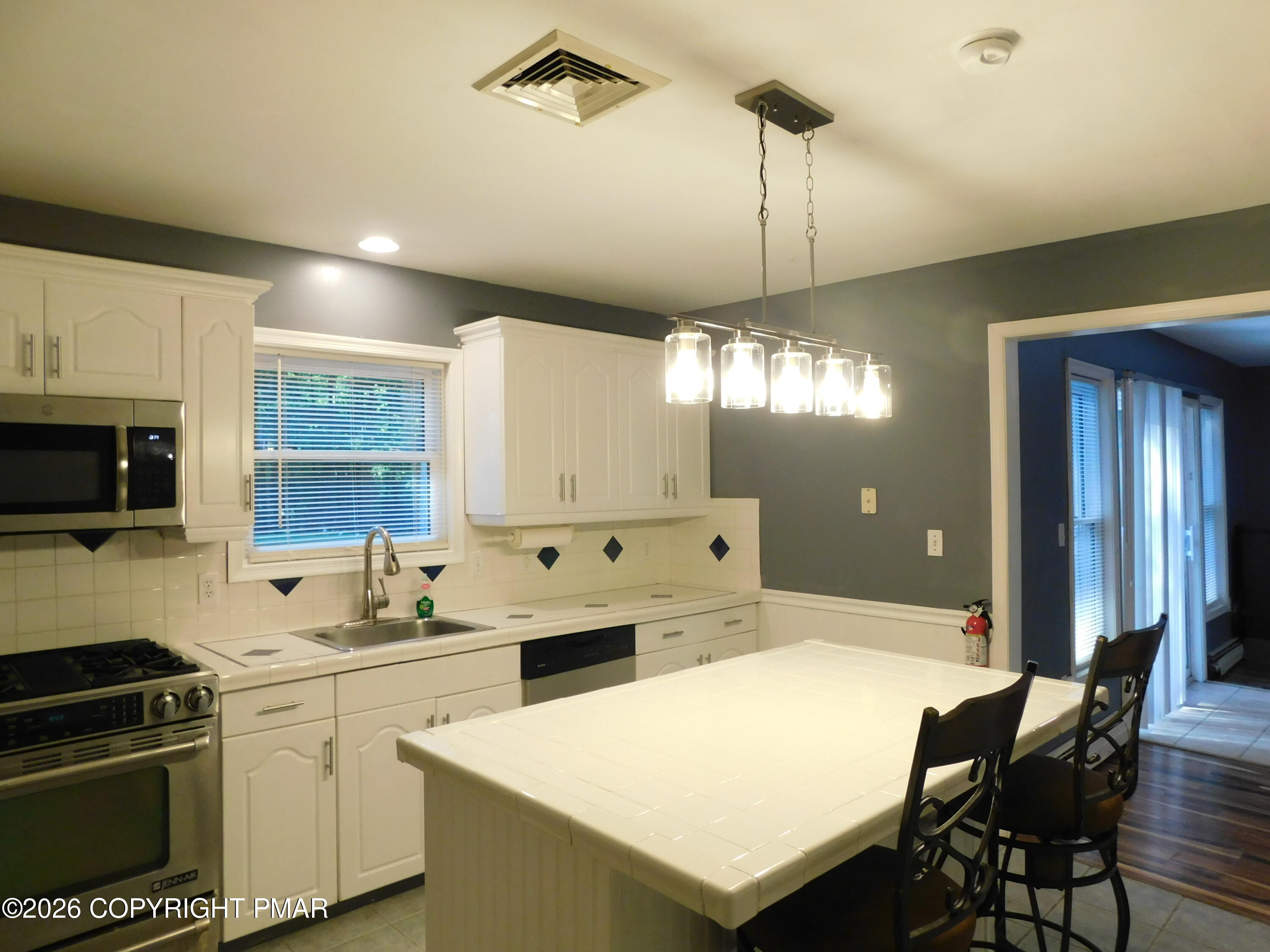 552 West Chipmunk Road Bushkill, PA 18324 - Photo 18 of 50 Kitchen