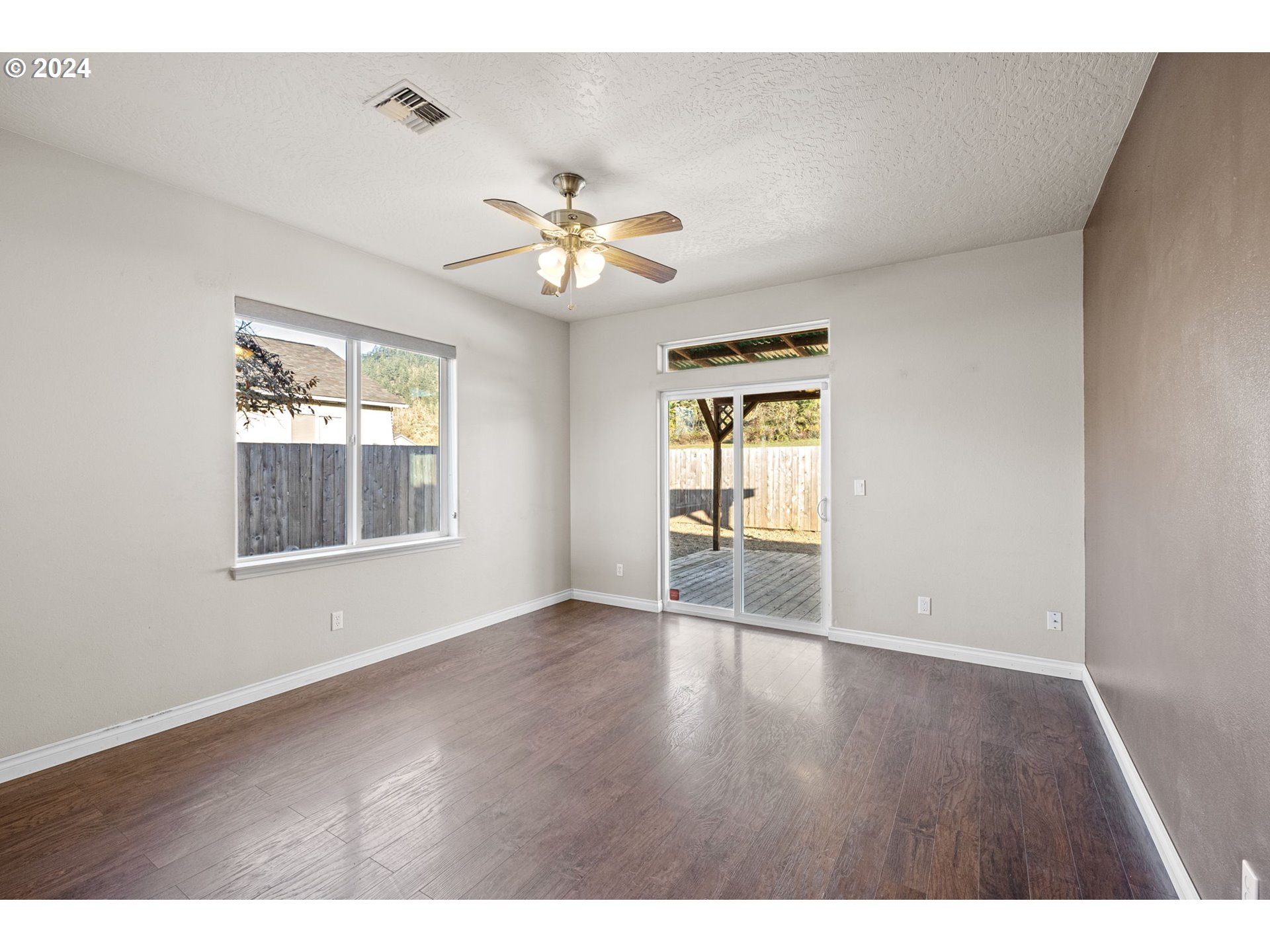 1529 South 59th Street Springfield, OR 97478 - Photo 16 of 38 a view of an empty room with a window