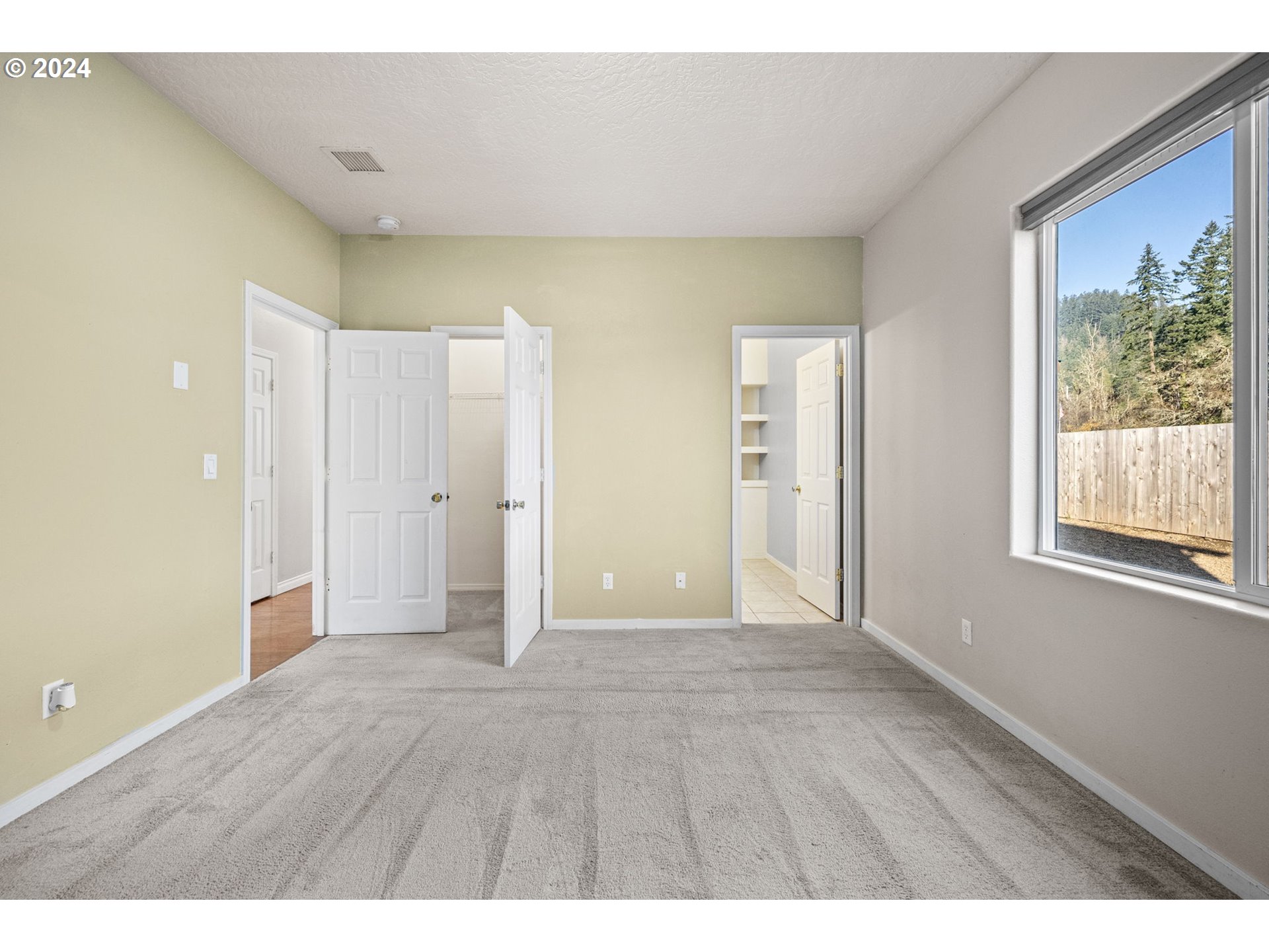 1529 South 59th Street Springfield, OR 97478 - Photo 21 of 38 a view of an empty room with wooden floor and a window