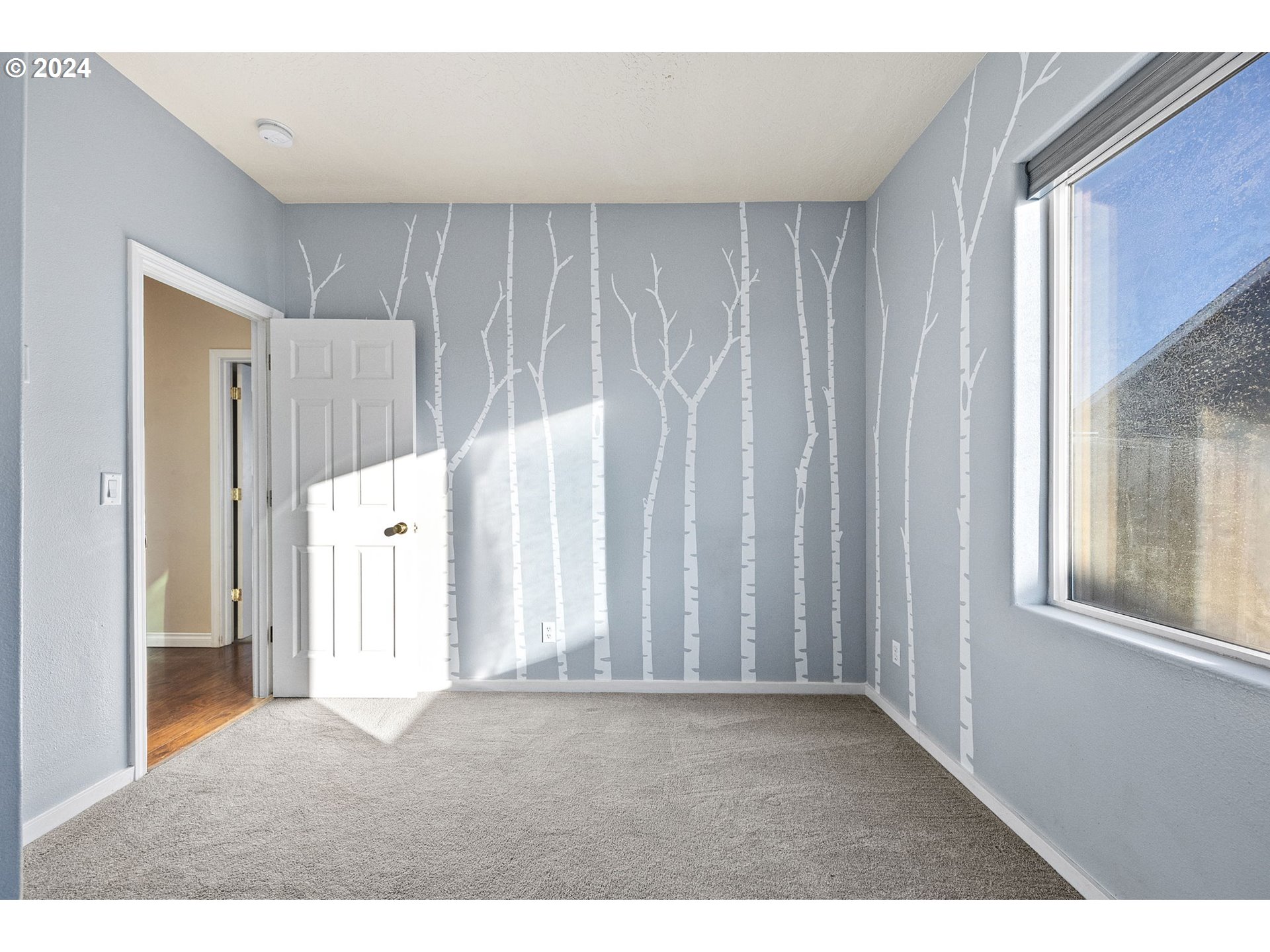 1529 South 59th Street Springfield, OR 97478 - Photo 25 of 38 a view of an empty room with a window