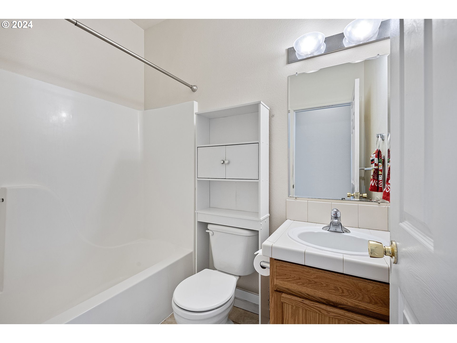 1529 South 59th Street Springfield, OR 97478 - Photo 26 of 38 a bathroom with a sink toilet and shower