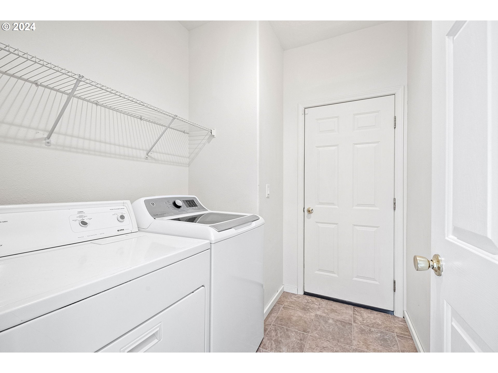 1529 South 59th Street Springfield, OR 97478 - Photo 28 of 38 a utility room with dryer and washer