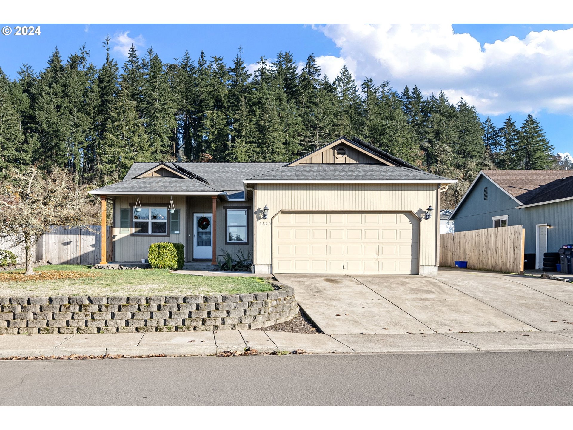 1529 South 59th Street Springfield, OR 97478 - Photo 38 of 38 a front view of a house with a garden and yard