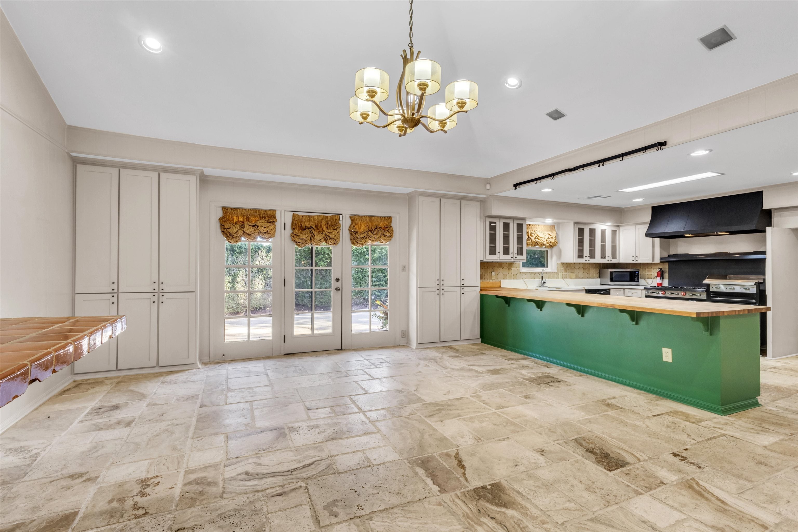 2295 Thomas Road Beaumont, TX 77706 - Photo 10 of 49 Gallery Image 10