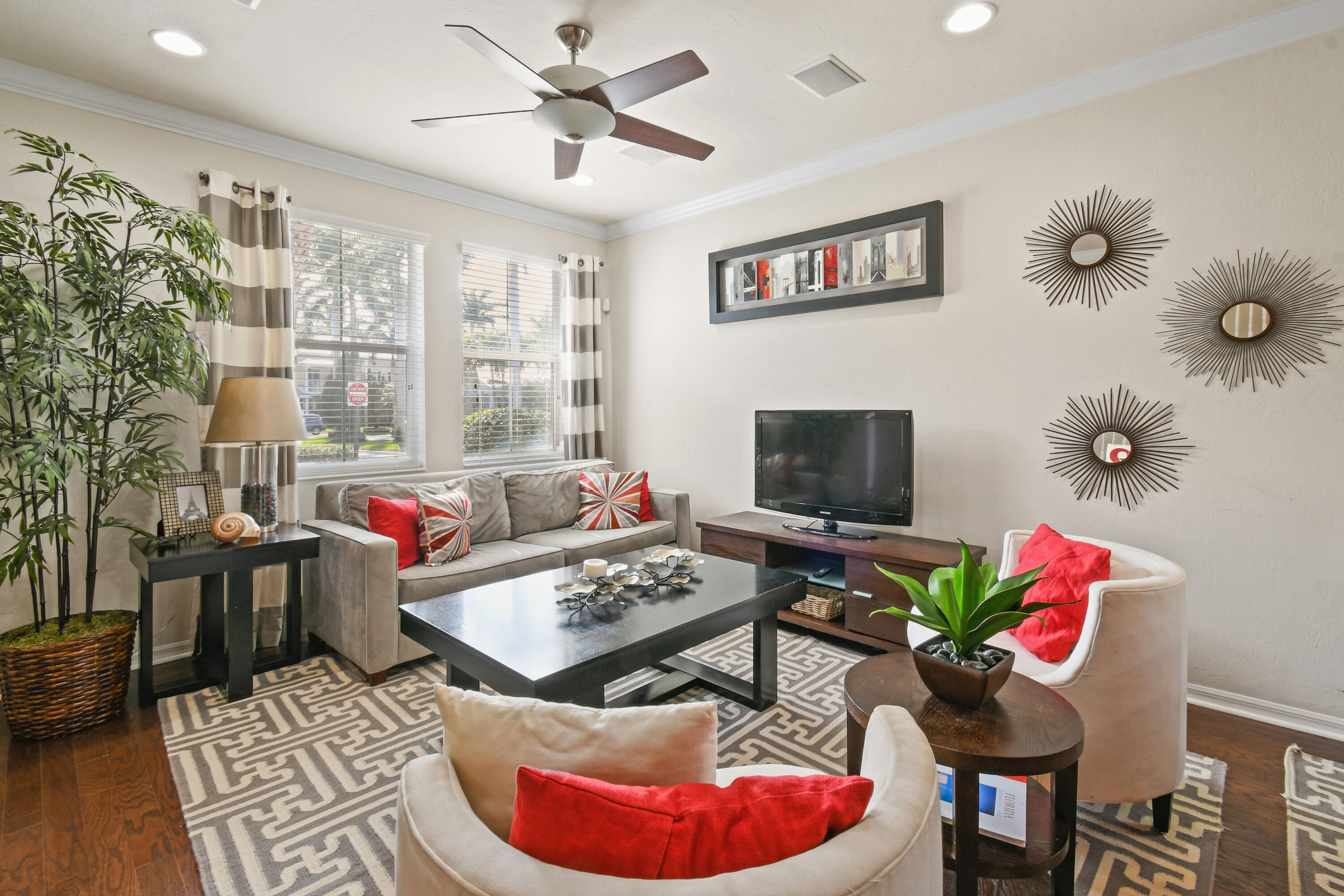 1223CommunityDr(7)
