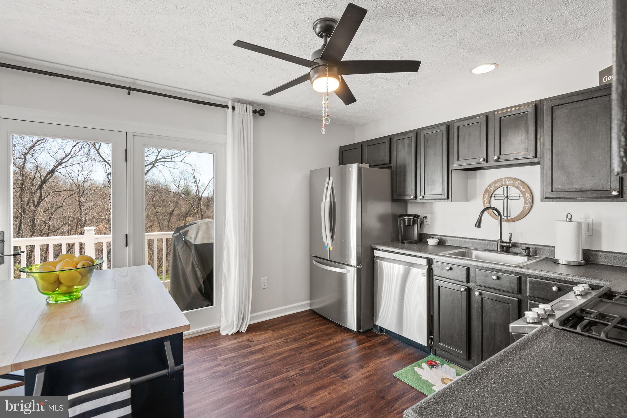 185 Country Ridge Drive Red Lion, PA 17356 - Photo 15 of 38 Kitchen