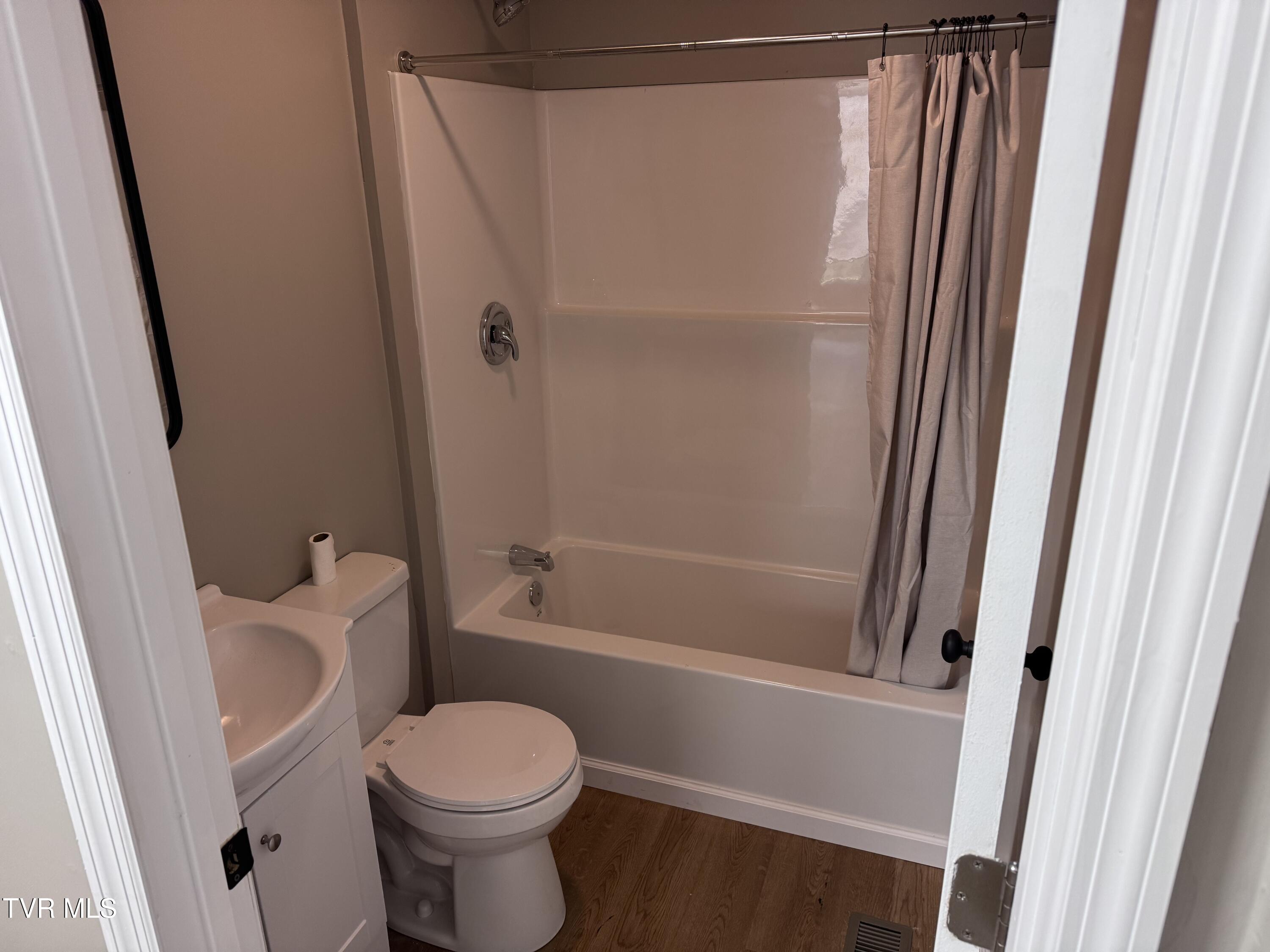 230 Hamilton Road Elizabethton, TN 37643 - Photo 5 of 14 IMG_2621