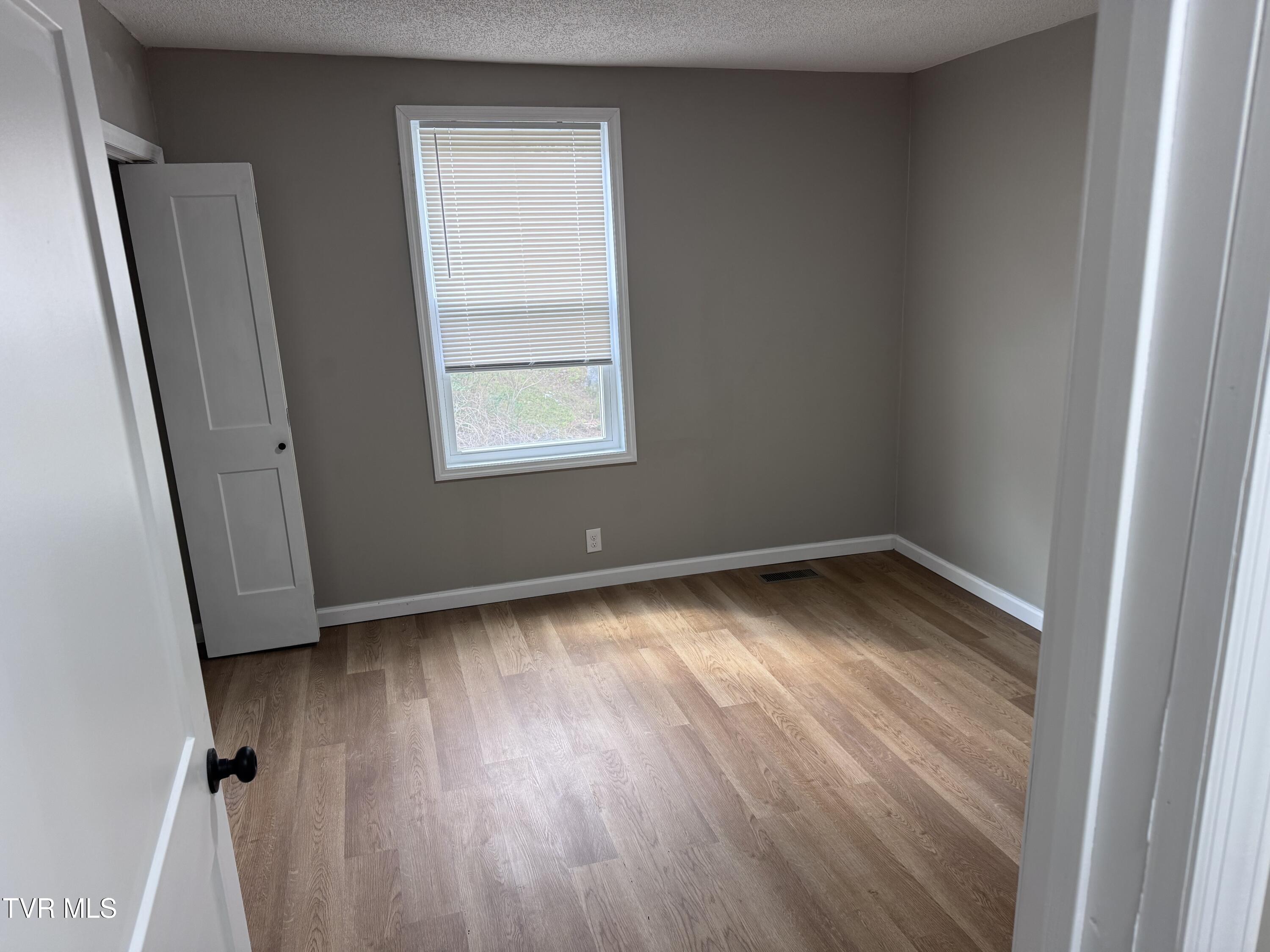 230 Hamilton Road Elizabethton, TN 37643 - Photo 8 of 14 IMG_2618