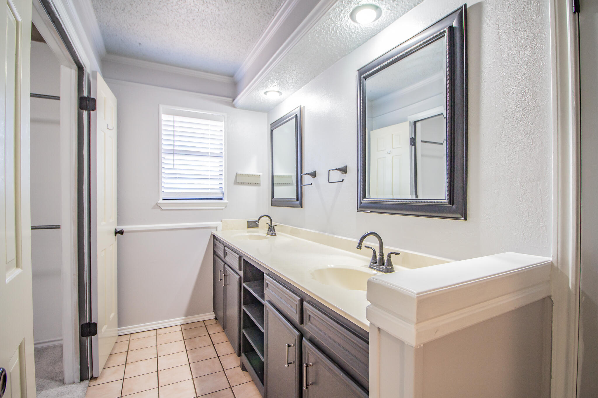 3401 89th Street Lubbock, TX 79423 - Photo 9 of 16 Bathroom