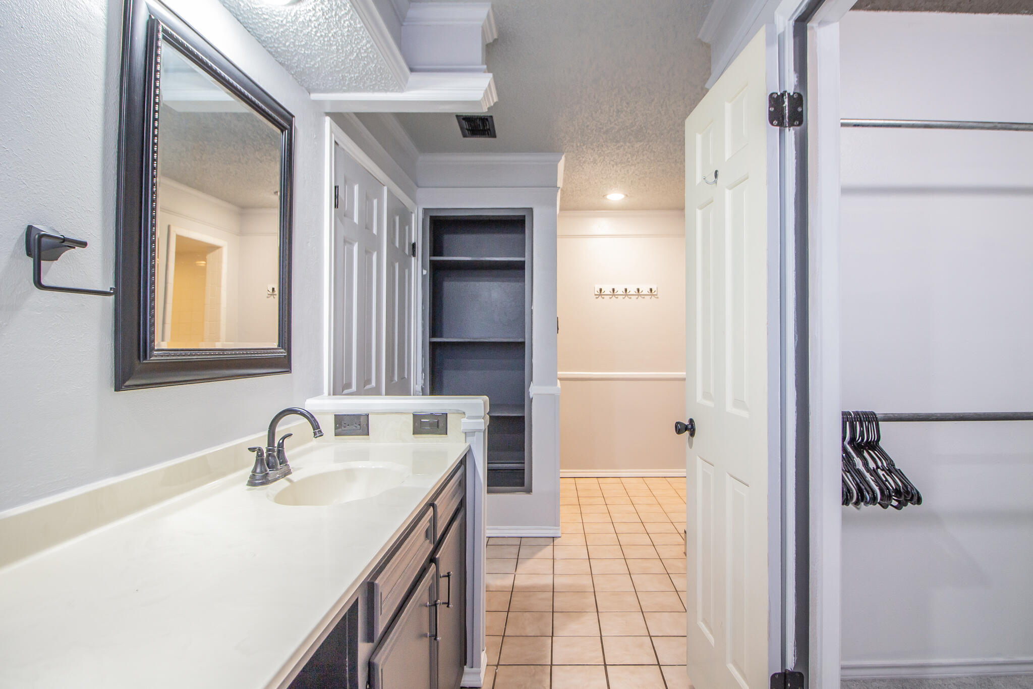 3401 89th Street Lubbock, TX 79423 - Photo 10 of 16 Bathroom 2