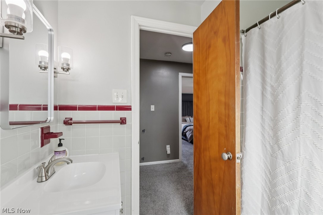 4784 Burger Road Cleveland, OH 44121 - Photo 17 of 27 Full bathroom with new vanity and plumbing fixtures!!!