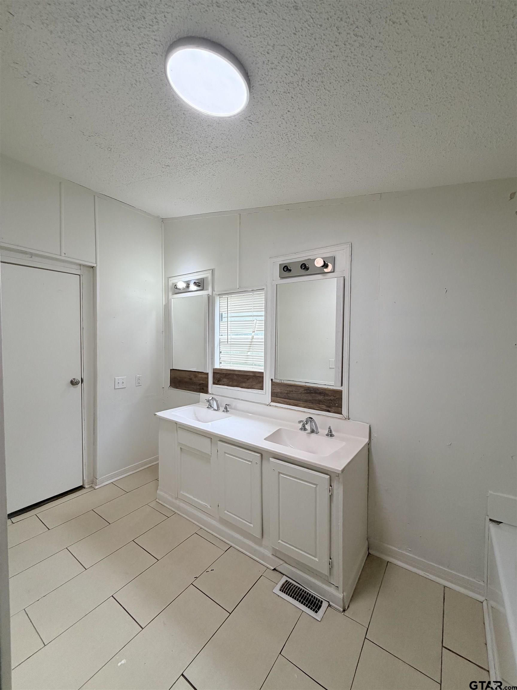 10723 Littlefield Drive Tyler, TX 75708 - Photo 9 of 21