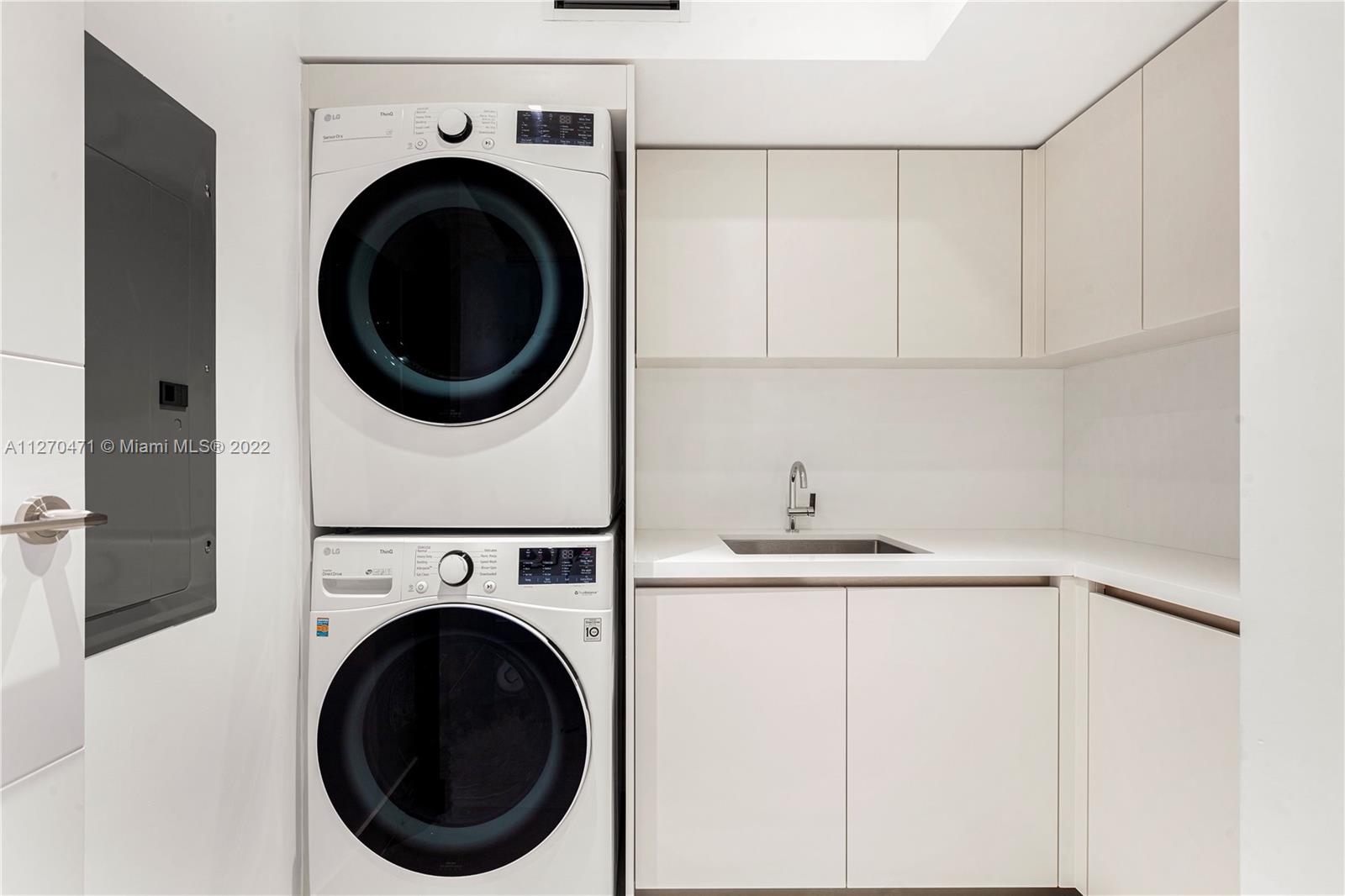 4095 Battersea Road Miami, FL 33133 - Photo 29 of 40 a utility room with dryer and washer