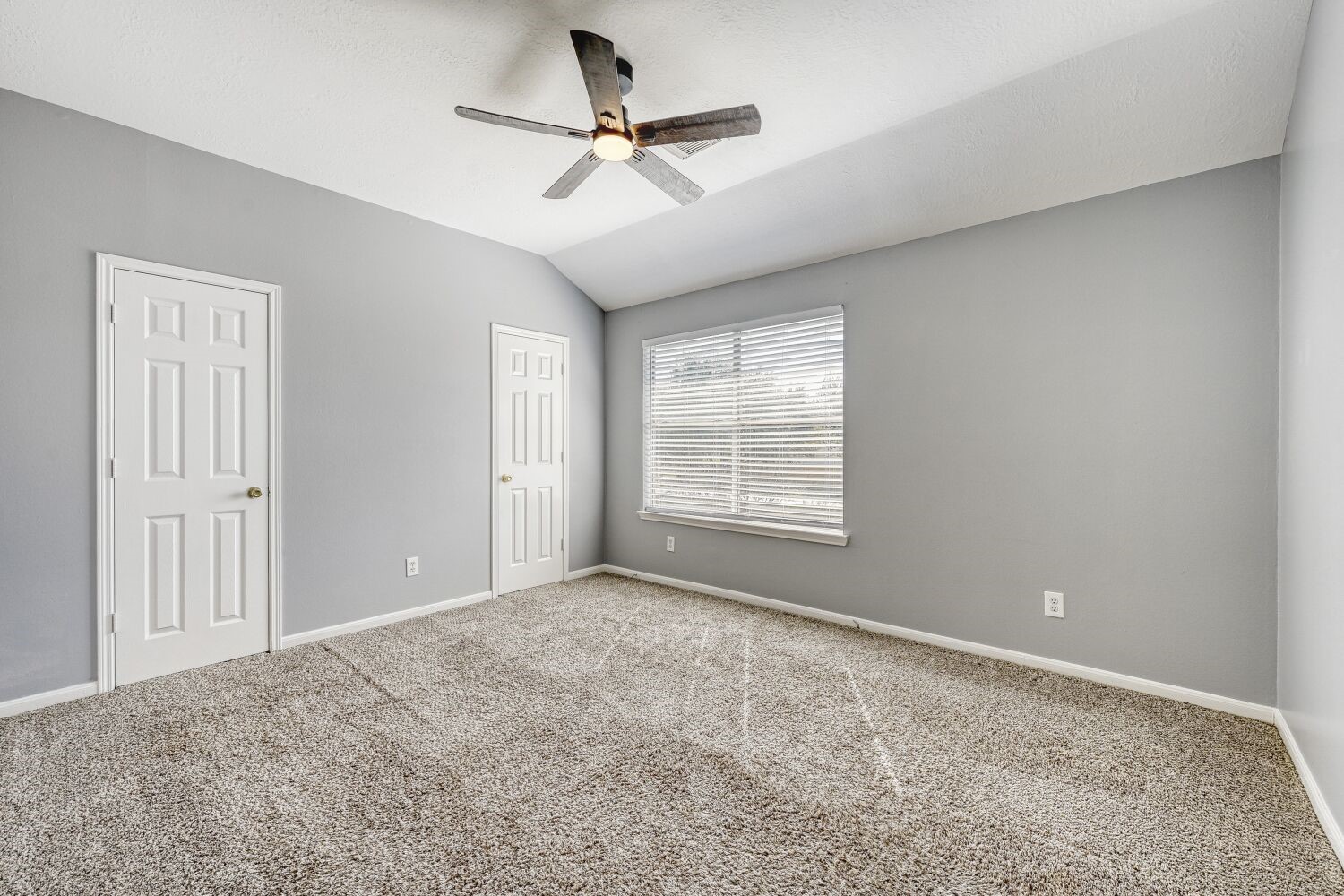 9351 Royal Way Houston, TX 77083 - Photo 15 of 22 Upstairs bedroom