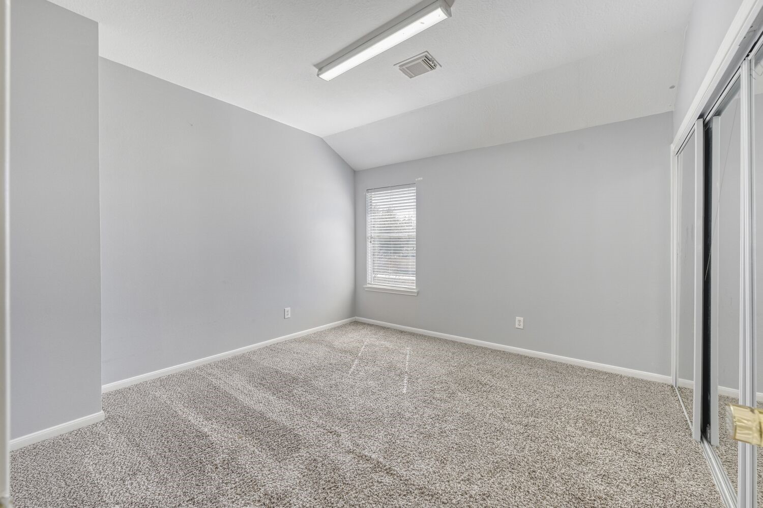 9351 Royal Way Houston, TX 77083 - Photo 16 of 22 Upstairs bedroom