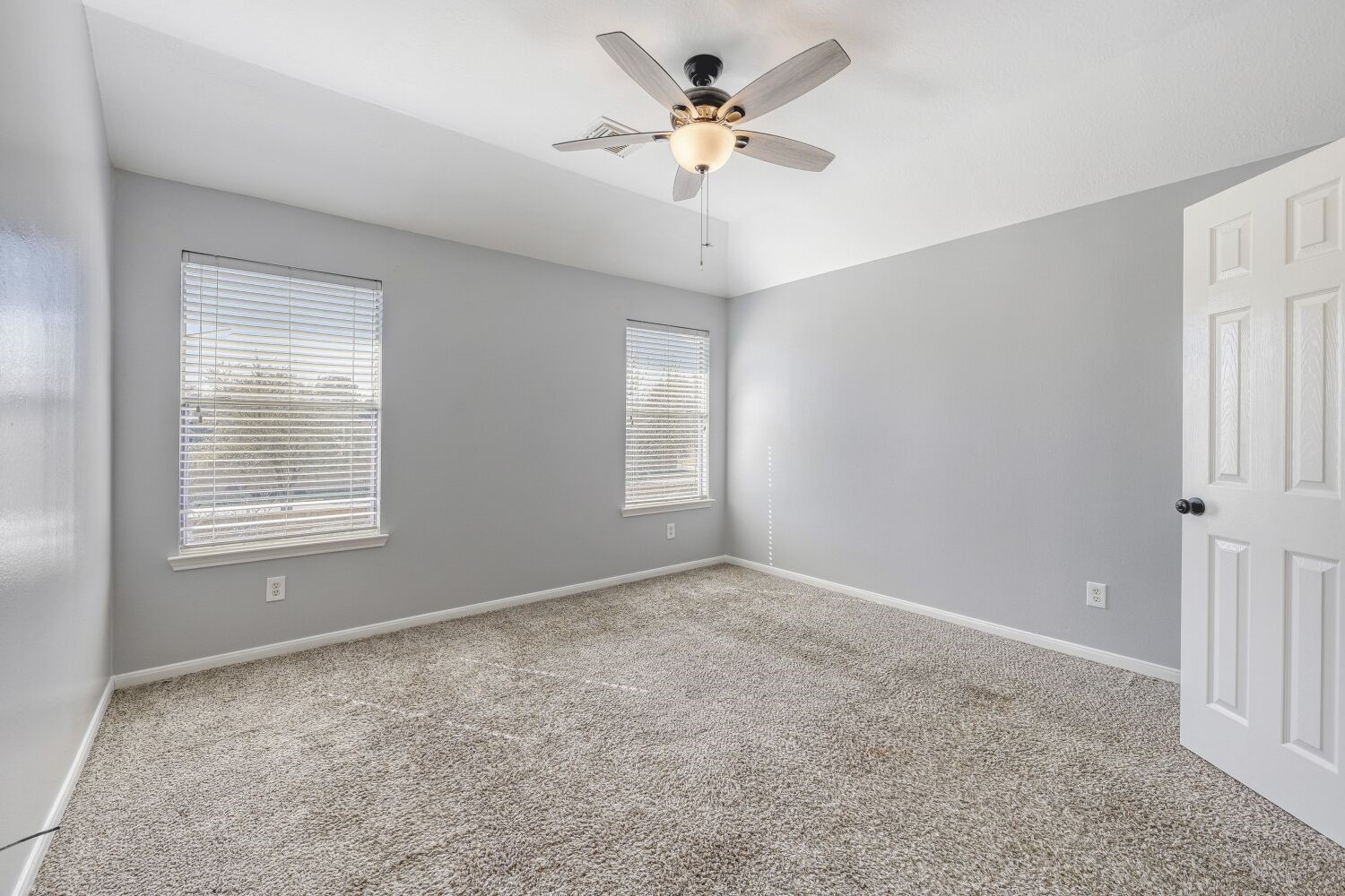 9351 Royal Way Houston, TX 77083 - Photo 17 of 22 Upstairs bedroom