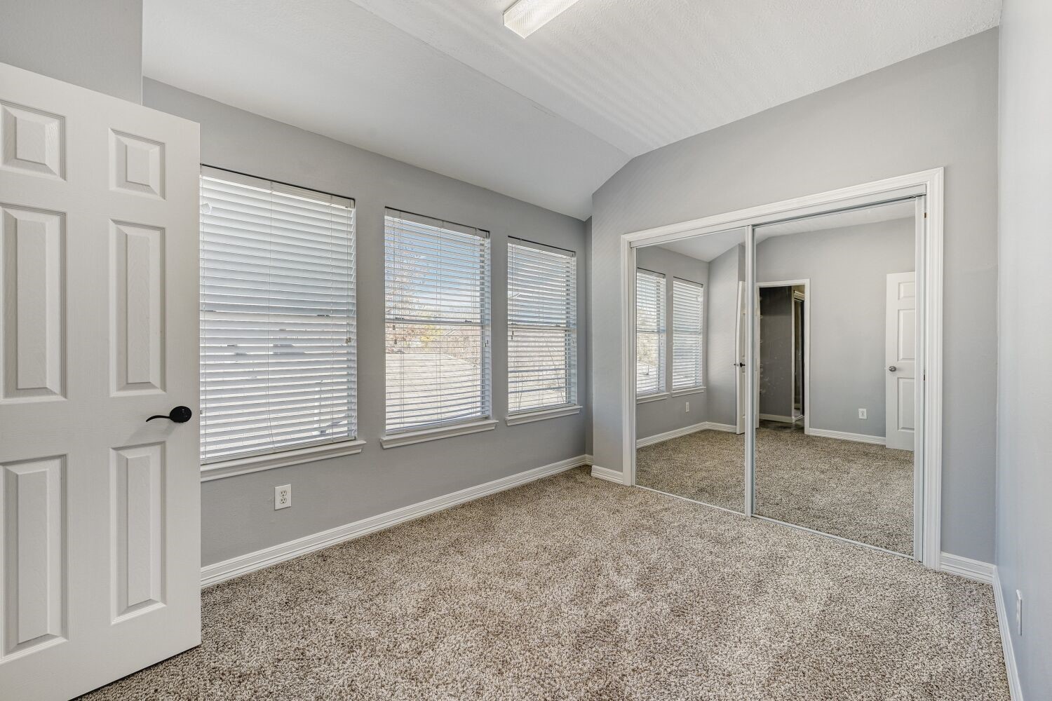 9351 Royal Way Houston, TX 77083 - Photo 18 of 22 Upstairs bedroom