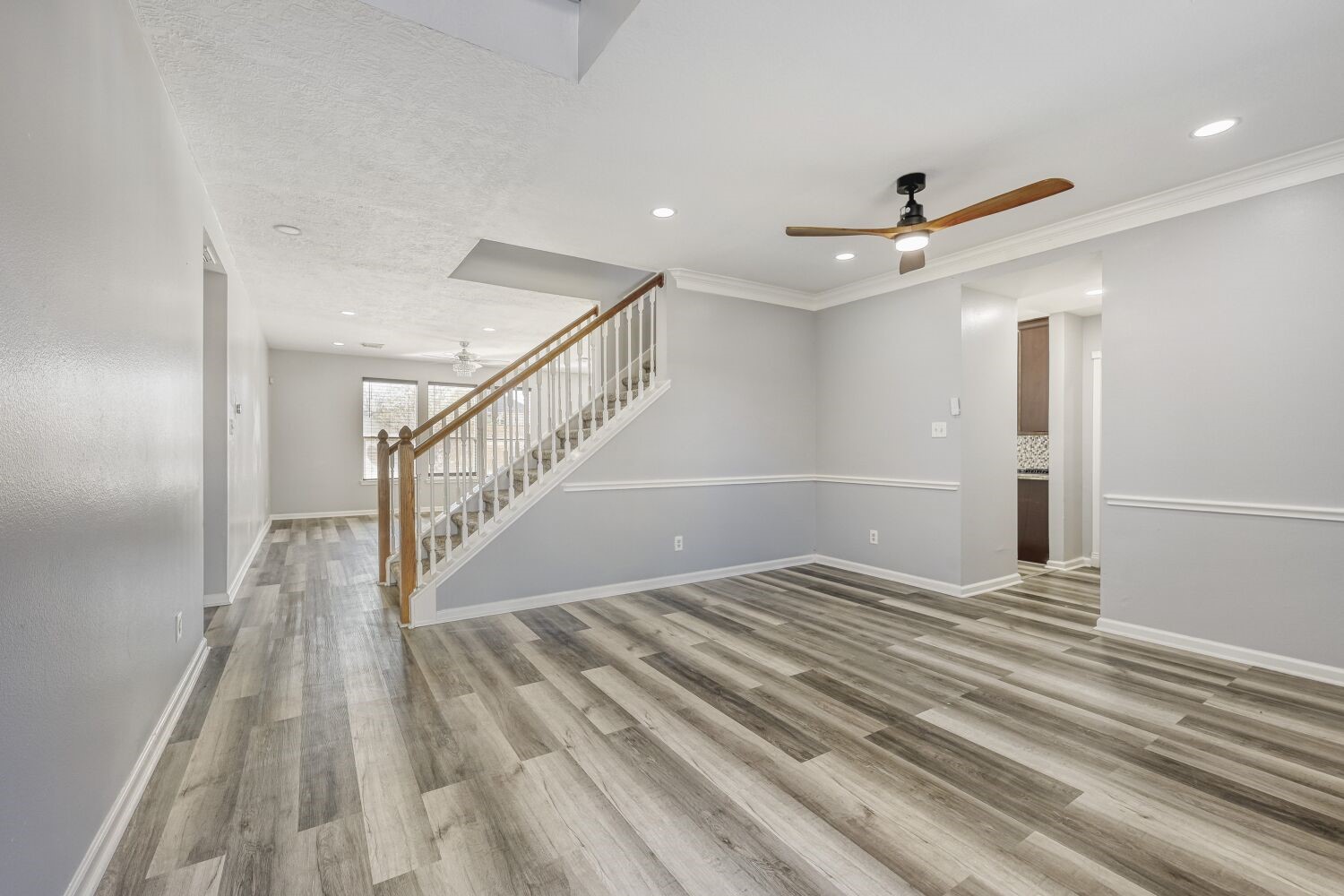 9351 Royal Way Houston, TX 77083 - Photo 3 of 22 Spacious formal living area at front of home