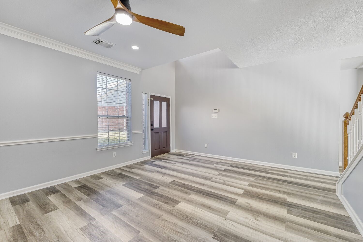 9351 Royal Way Houston, TX 77083 - Photo 4 of 22 Another view of spacious formal living area