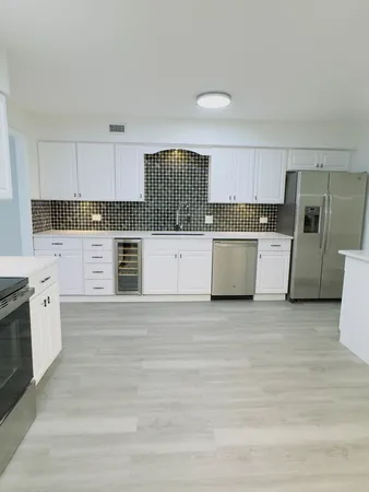 $639,000 | 1671 Mission Hills Road, Unit 201, Northbrook, IL 60062