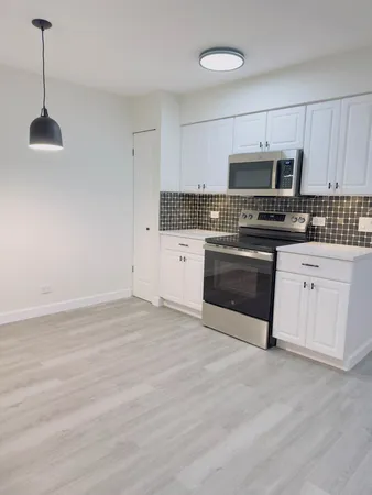 $639,000 | 1671 Mission Hills Road, Unit 201, Northbrook, IL 60062