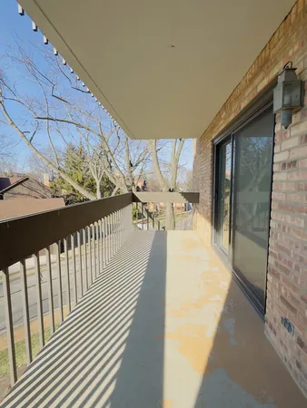 $639,000 | 1671 Mission Hills Road, Unit 201, Northbrook, IL 60062