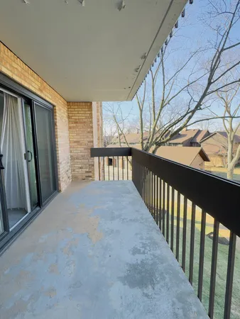 $639,000 | 1671 Mission Hills Road, Unit 201, Northbrook, IL 60062