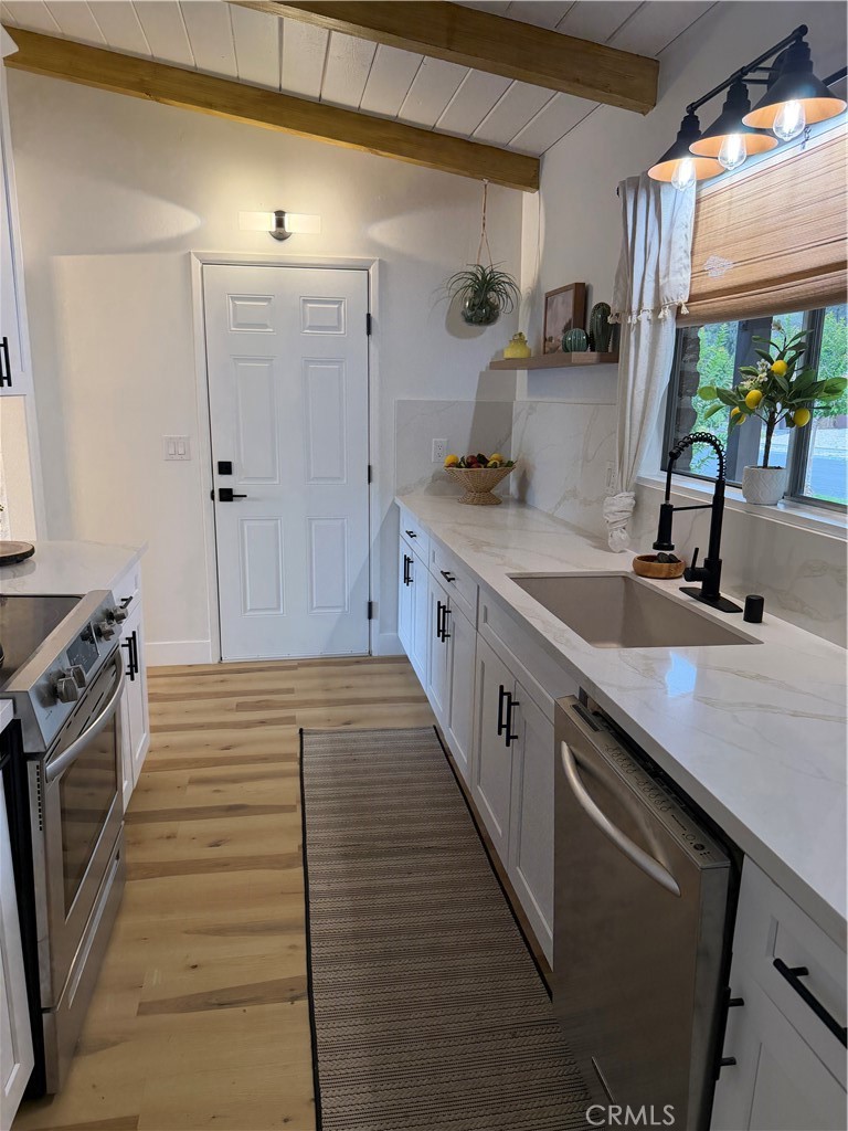 3252 Vía Altamira Fallbrook, CA 92028 - Photo 9 of 48