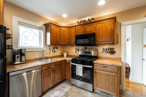 $259,900 | 607 South Oak Park Court, Milwaukee, WI 53214