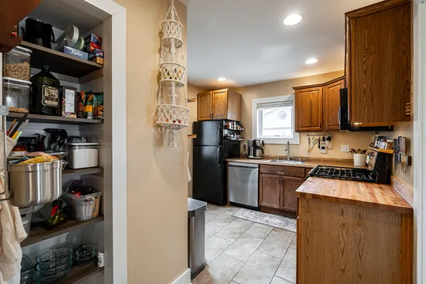 $259,900 | 607 South Oak Park Court, Milwaukee, WI 53214