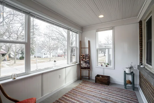 $259,900 | 607 South Oak Park Court, Milwaukee, WI 53214