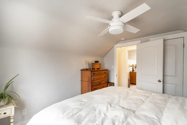 $259,900 | 607 South Oak Park Court, Milwaukee, WI 53214