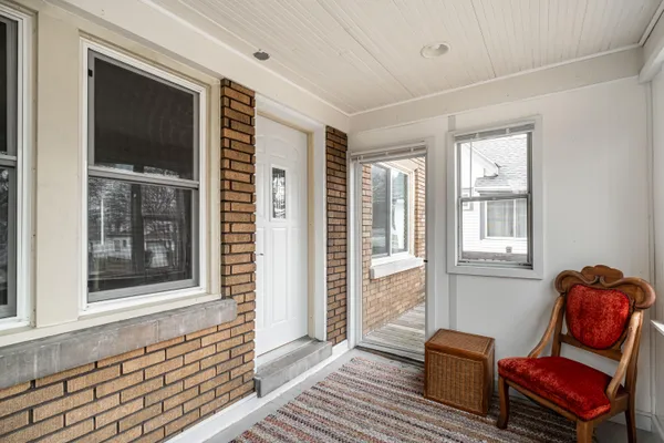 $259,900 | 607 South Oak Park Court, Milwaukee, WI 53214