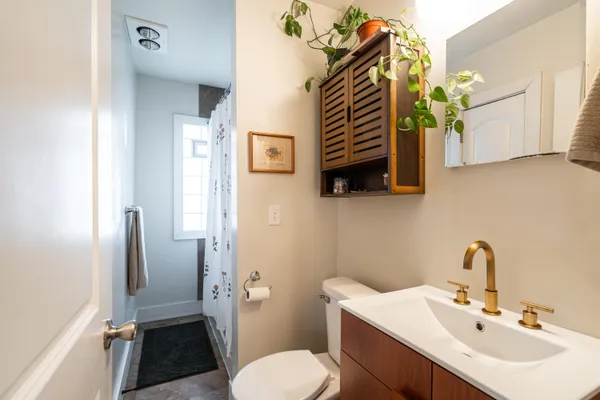 $259,900 | 607 South Oak Park Court, Milwaukee, WI 53214