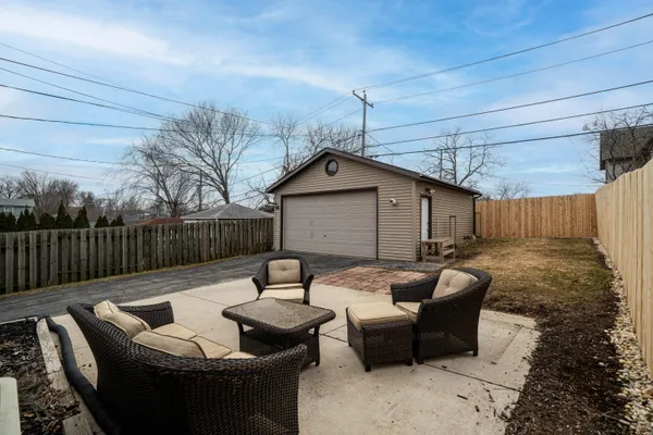 $259,900 | 607 South Oak Park Court, Milwaukee, WI 53214