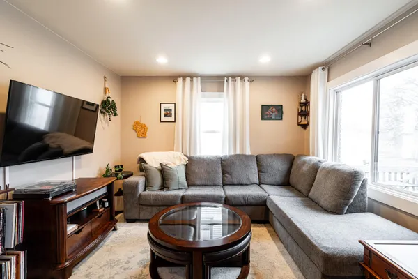 $259,900 | 607 South Oak Park Court, Milwaukee, WI 53214