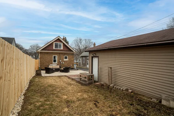 $259,900 | 607 South Oak Park Court, Milwaukee, WI 53214