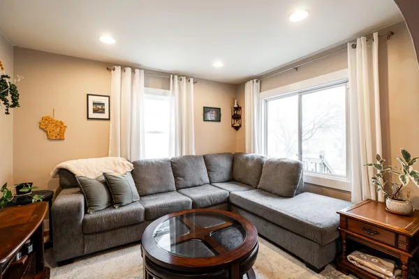 $259,900 | 607 South Oak Park Court, Milwaukee, WI 53214